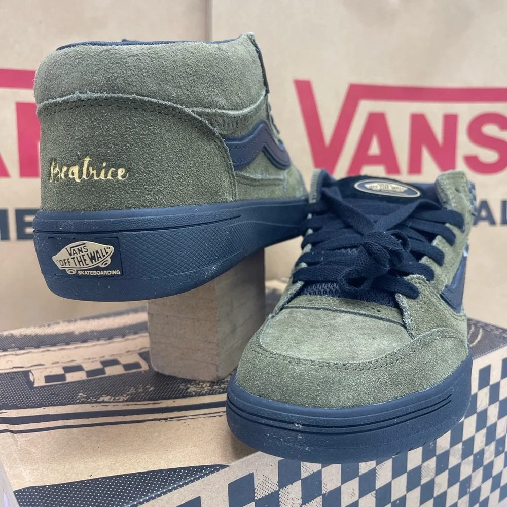 Vans Men’s Zahba Mid
Beatrice Domond Dark Olive Sneakers
VN000CBSDOL - Picture 8 of 16